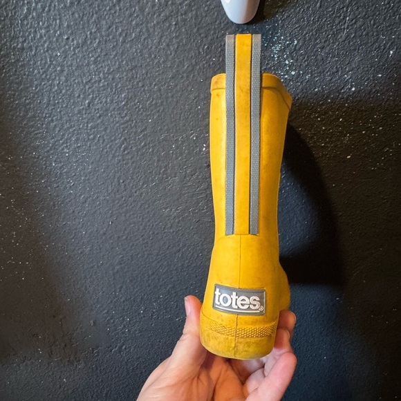 Kids Totes Yellow Waterproof Rain & Snow Boots - Picture 9 of 10